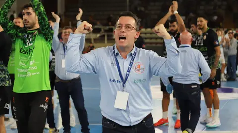 El Abanca Ademar se deja otra renta amplia y solo suma un punto ante Torrelavega. Foto: Isaac Llamazares.