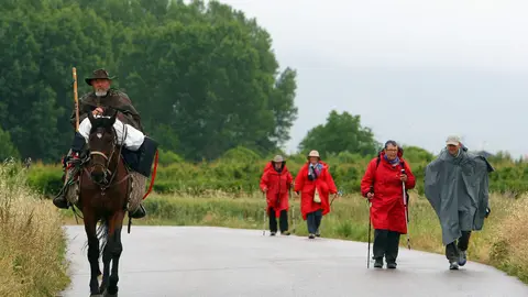 Peregrinos a su paso por la comarca del Bierzo. Foto: César Sánchez.