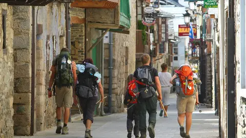 Peregrinos a su paso por la comarca del Bierzo. Foto: César Sánchez.