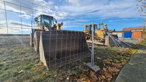 La maquinaria pesada arranca las obras de ampliación del Parque Tecnológico de León en medio del conflicto por las expropiaciones. Los movimientos de tierras ya abren el gran vial central y dos de las rotondas que ordenarán el futuro recinto, mientras propietarios mantienen su ofensiva judicial por los precios “inaceptables” de los terrenos. Fotos: Heraldo de León