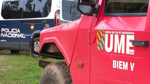 La Policía Nacional y la Unidad Militar de Emergencias (UME) despliegan este martes un amplio dispositivo en la laguna de la antigua mina de El Frondil, en la parroquia riosellana de Berbes, con el objetivo de localizar los cuerpos de Trinidad Suardíaz y su hija Beatriz, desaparecidas en 1987 en León.