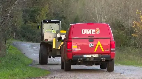 La Policía Nacional y la Unidad Militar de Emergencias (UME) despliegan este martes un amplio dispositivo en la laguna de la antigua mina de El Frondil, en la parroquia riosellana de Berbes, con el objetivo de localizar los cuerpos de Trinidad Suardíaz y su hija Beatriz, desaparecidas en 1987 en León.