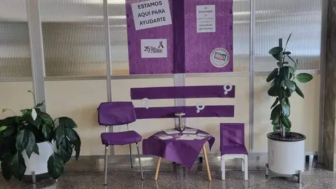 Una 'silla violeta' contra la violencia machista en la sanidad leonesa