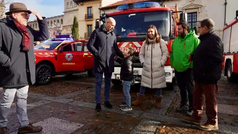 Bomberos de León dedica su calendario solidario de 2026 al pequeño Guzmán, que sufre síndrome Hyper IgM. El objetivo: recaudar fondos para investigación y para sus desplazamientos médicos. Foto: Campillo