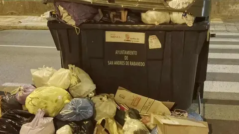 San Andrés suma toneladas de basura en las calles al no contar con vehículos suficientes para la recogida, pero la basura no es el único problema en el municipio.