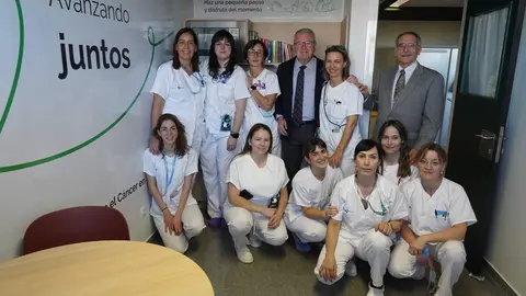 Inauguración de una sala de respiro para pacientes y familiares en la planta de hospitalización de Oncología del Centro Asistencial Universitario de León, creada por la Asociación Española Contra el Cáncer. Foto: Campillo.