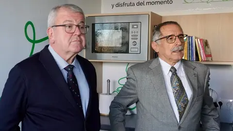 Inauguración de una sala de respiro para pacientes y familiares en la planta de hospitalización de Oncología del Centro Asistencial Universitario de León, creada por la Asociación Española Contra el Cáncer. Foto: Campillo.