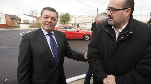 El consejero de la Presidencia, Luis Miguel González Gago, asiste al acto de inauguración del nuevo acceso a la pedanía Ponferradina de Toral de Merayo. Foto: César Sánchez.