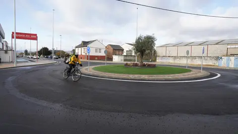 El consejero de la Presidencia, Luis Miguel González Gago, asiste al acto de inauguración del nuevo acceso a la pedanía Ponferradina de Toral de Merayo. Foto: César Sánchez.