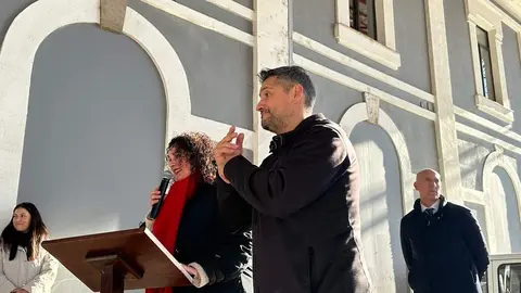 Acto conmemorativo del Día de la Discapacidad en el Paseo del Ferrocarril, donde 14 asociaciones leonesas dieron lectura a un manifiesto por la igualdad, acompañadas por el alcalde José Antonio Diez, la concejala Vera López y miembros de la Corporación Municipal. Foto: Ayuntamiento de León.