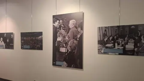 'León en Transición': 50 años de democracia a través de la fotografía . La Fundación Sierra Pambley acoge una exposición que revive los años decisivos del despertar democrático en la provincia.