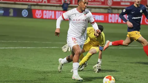 Ribeiro en la acción del 4-2. Foto: Isaac Llamazares