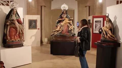 Pase de prensa de la exposición ‘El dolor esculpido’ organizada por la Cofradía del Santísimo Sacramento de Minerva y la Santa Vera Cruz en colaboración con el Museo Diocesano y de Semana Santa de León. Foto: Peio García