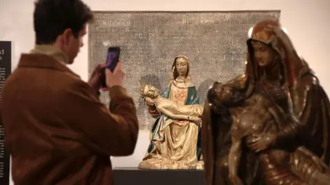 Pase de prensa de la exposición ‘El dolor esculpido’ organizada por la Cofradía del Santísimo Sacramento de Minerva y la Santa Vera Cruz en colaboración con el Museo Diocesano y de Semana Santa de León. Foto: Peio García