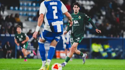 La Ponferradina dice adiós a la Copa del Rey en un partido lleno de giros, impulsos y lamentos. El Toralín asistió a una eliminatoria marcada por el desacierto local y la pegada cántabra.