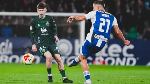 La Ponferradina dice adiós a la Copa del Rey en un partido lleno de giros, impulsos y lamentos. El Toralín asistió a una eliminatoria marcada por el desacierto local y la pegada cántabra.