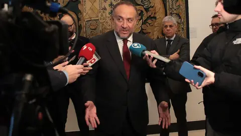 El Parador de San Marcos de la capital leonesa acogió este viernes  el acto de celebración del 47 aniversario de la Constitución española, que las instituciones celebraron de forma conjunta, como es habitual. Este año la Subdelegación del Gobierno ejerció de organizadora del evento y su máximo responsable, Héctor Alaiz, recordó que la Carta Magna “recoge todas las sensibilidades de España”. Fotos: Peio García | Subdelegación del Gobierno