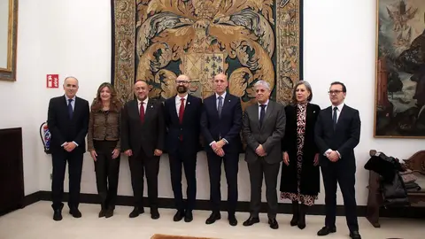 El Parador de San Marcos de la capital leonesa acogió este viernes  el acto de celebración del 47 aniversario de la Constitución española, que las instituciones celebraron de forma conjunta, como es habitual. Este año la Subdelegación del Gobierno ejerció de organizadora del evento y su máximo responsable, Héctor Alaiz, recordó que la Carta Magna “recoge todas las sensibilidades de España”. Fotos: Peio García | Subdelegación del Gobierno