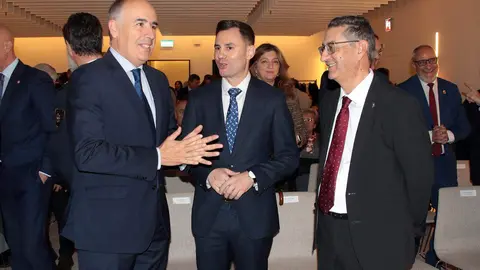 El Parador de San Marcos de la capital leonesa acogió este viernes  el acto de celebración del 47 aniversario de la Constitución española, que las instituciones celebraron de forma conjunta, como es habitual. Este año la Subdelegación del Gobierno ejerció de organizadora del evento y su máximo responsable, Héctor Alaiz, recordó que la Carta Magna “recoge todas las sensibilidades de España”. Fotos: Peio García | Subdelegación del Gobierno