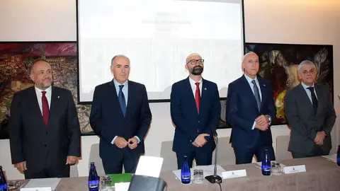 El Parador de San Marcos de la capital leonesa acogió este viernes  el acto de celebración del 47 aniversario de la Constitución española, que las instituciones celebraron de forma conjunta, como es habitual. Este año la Subdelegación del Gobierno ejerció de organizadora del evento y su máximo responsable, Héctor Alaiz, recordó que la Carta Magna “recoge todas las sensibilidades de España”. Fotos: Peio García | Subdelegación del Gobierno