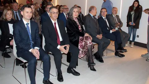 El Parador de San Marcos de la capital leonesa acogió este viernes  el acto de celebración del 47 aniversario de la Constitución española, que las instituciones celebraron de forma conjunta, como es habitual. Este año la Subdelegación del Gobierno ejerció de organizadora del evento y su máximo responsable, Héctor Alaiz, recordó que la Carta Magna “recoge todas las sensibilidades de España”. Fotos: Peio García | Subdelegación del Gobierno