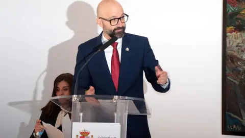 El Parador de San Marcos de la capital leonesa acogió este viernes  el acto de celebración del 47 aniversario de la Constitución española, que las instituciones celebraron de forma conjunta, como es habitual. Este año la Subdelegación del Gobierno ejerció de organizadora del evento y su máximo responsable, Héctor Alaiz, recordó que la Carta Magna “recoge todas las sensibilidades de España”. Fotos: Peio García | Subdelegación del Gobierno