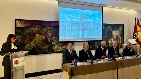 El Parador de San Marcos de la capital leonesa acogió este viernes  el acto de celebración del 47 aniversario de la Constitución española, que las instituciones celebraron de forma conjunta, como es habitual. Este año la Subdelegación del Gobierno ejerció de organizadora del evento y su máximo responsable, Héctor Alaiz, recordó que la Carta Magna “recoge todas las sensibilidades de España”. Fotos: Peio García | Subdelegación del Gobierno