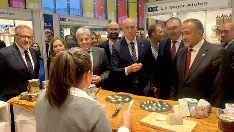 Un instante de la inauguración de la feria de productos de León en el Palacio de Exposiciones.