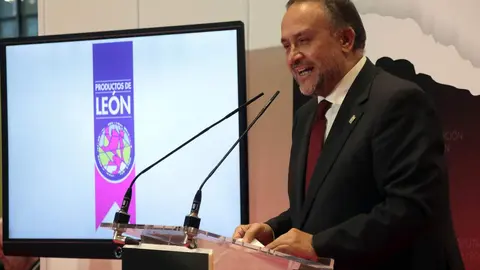 El presidente de la Diputación, Gerardo Álvarez Courel; el presidente de las Cortes, Carlos Pollán; el alcalde José Antonio Díez y el delegado territorial Eduardo Diego inauguran la Feria de productos de León. Fotos: Peio García