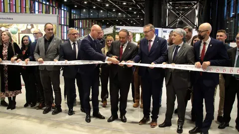 El presidente de la Diputación, Gerardo Álvarez Courel; el presidente de las Cortes, Carlos Pollán; el alcalde José Antonio Díez y el delegado territorial Eduardo Diego inauguran la Feria de productos de León. Fotos: Peio García