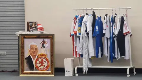 El acto central de la gala fue la gran subasta solidaria, que despertó enorme expectación tanto entre los asistentes presenciales como entre quienes siguieron el evento vía telemática.