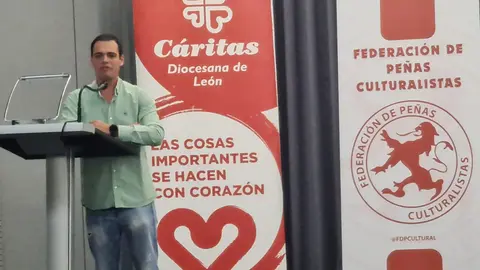 El acto central de la gala fue la gran subasta solidaria, que despertó enorme expectación tanto entre los asistentes presenciales como entre quienes siguieron el evento vía telemática.