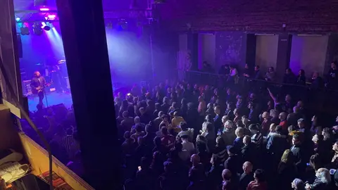 Primera jornada del Purple Weekend 2025 en Espacio Vías con las actuaciones de The Chevelles, The Molotovs y The Horrors. Foto: A.F.R.