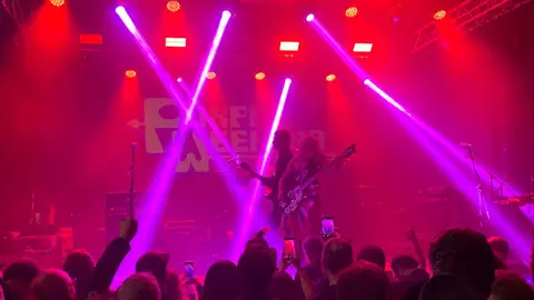 Primera jornada del Purple Weekend 2025 en Espacio Vías con las actuaciones de The Chevelles, The Molotovs y The Horrors. Foto: A.F.R.