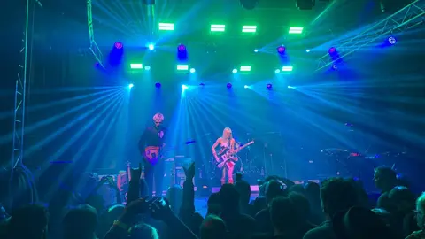 Primera jornada del Purple Weekend 2025 en Espacio Vías con las actuaciones de The Chevelles, The Molotovs y The Horrors. Foto: A.F.R.