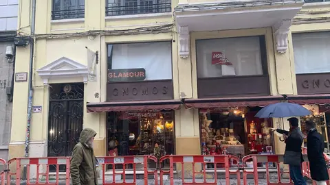 Dos proyectos promovidos por empresarios locales —un hotel boutique en el Palacio de los Marqueses de Villasinda y un cuatro estrellas en la esquina con Varillas— refuerzan la apuesta por un turismo de calidad en el corazón histórico de la ciudad. En las fotos, las imágenes de los inmuebles que serán reconvertidos en hoteles.