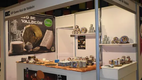 El presidente de la Diputación, Gerardo Álvarez Courel; el presidente de las Cortes, Carlos Pollán; el alcalde José Antonio Díez y el delegado territorial Eduardo Diego inauguran la Feria de productos de León.