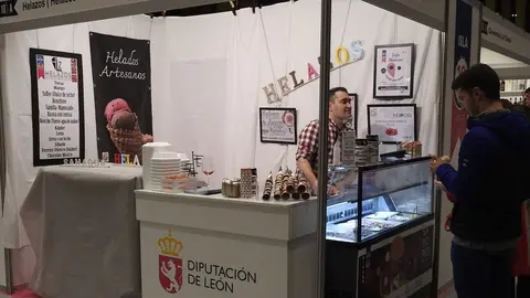 El presidente de la Diputación, Gerardo Álvarez Courel; el presidente de las Cortes, Carlos Pollán; el alcalde José Antonio Díez y el delegado territorial Eduardo Diego inauguran la Feria de productos de León.