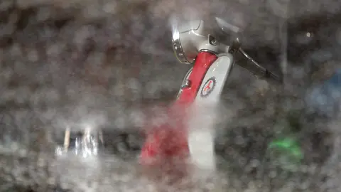 León acogió este sábado la clásica Scooter Run dentro del programa de actividades complementarias del festival Purple Weekeend. Foto: Peio García