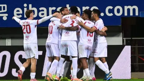 Cultural y Éibar disputan un encuentro sumamente intenso en Ipurúa. Duelo de altura en un encuentro muy igualado.