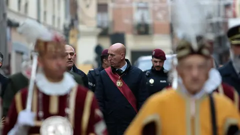 La corporación del Ayuntamiento de San Marcelo, presidida por el alcalde José Antonio Diez, celebra la Inmaculada en el convento de las Concepcionistas. Foto: Peio García