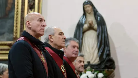 La corporación del Ayuntamiento de San Marcelo, presidida por el alcalde José Antonio Diez, celebra la Inmaculada en el convento de las Concepcionistas. Foto: Peio García