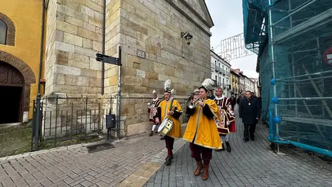 La corporación del Ayuntamiento de San Marcelo, presidida por el alcalde José Antonio Diez, celebra la Inmaculada en el convento de las Concepcionistas. Foto: Ayto. León