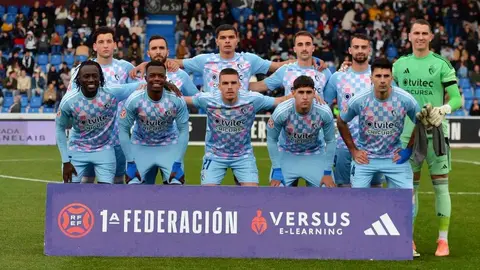 La Ponferradina deja escapar una ventaja de dos goles en Salamanca y firma un empate que sabe a poco. El conjunto berciano fue superior por momentos, pero un Unionistas combativo logró igualar en la segunda mitad en un duelo tenso, largo y lleno de intervenciones del VAR.