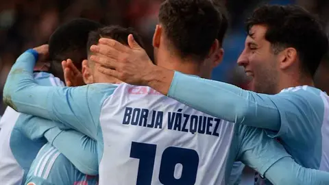 La Ponferradina deja escapar una ventaja de dos goles en Salamanca y firma un empate que sabe a poco. El conjunto berciano fue superior por momentos, pero un Unionistas combativo logró igualar en la segunda mitad en un duelo tenso, largo y lleno de intervenciones del VAR.