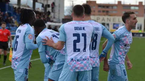 La Ponferradina deja escapar una ventaja de dos goles en Salamanca y firma un empate que sabe a poco. El conjunto berciano fue superior por momentos, pero un Unionistas combativo logró igualar en la segunda mitad en un duelo tenso, largo y lleno de intervenciones del VAR.