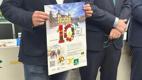 Representantes de Caja Rural y de organizaciones empresariales de León presentan la campaña navideña de descuento de la entidad. Foto: Silvia García.