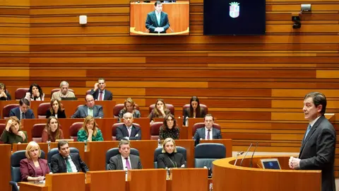 Primera jornada del pleno de las Cortes de Castilla y León que comienza con la comparecencia del presidente de la Junta, Alfonso Fernández Mañueco, sobre la ‘trama eólica’ y continúa con las preguntas de control al Ejecutivo. Fotos: Miriam Chacón