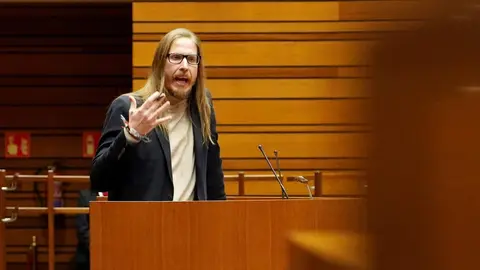 Primera jornada del pleno de las Cortes de Castilla y León que comienza con la comparecencia del presidente de la Junta, Alfonso Fernández Mañueco, sobre la ‘trama eólica’ y continúa con las preguntas de control al Ejecutivo. Fotos: Miriam Chacón