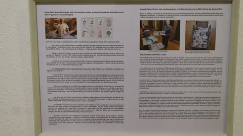 Daniel Pérez Rubio exhibe en Trobajo del Camino 400 sobres de azucarillos de una colección de más de 10.000 piezas, fruto de una afición iniciada en 1967 y ordenada durante el confinamiento. Fotos: Isaac Llamazares